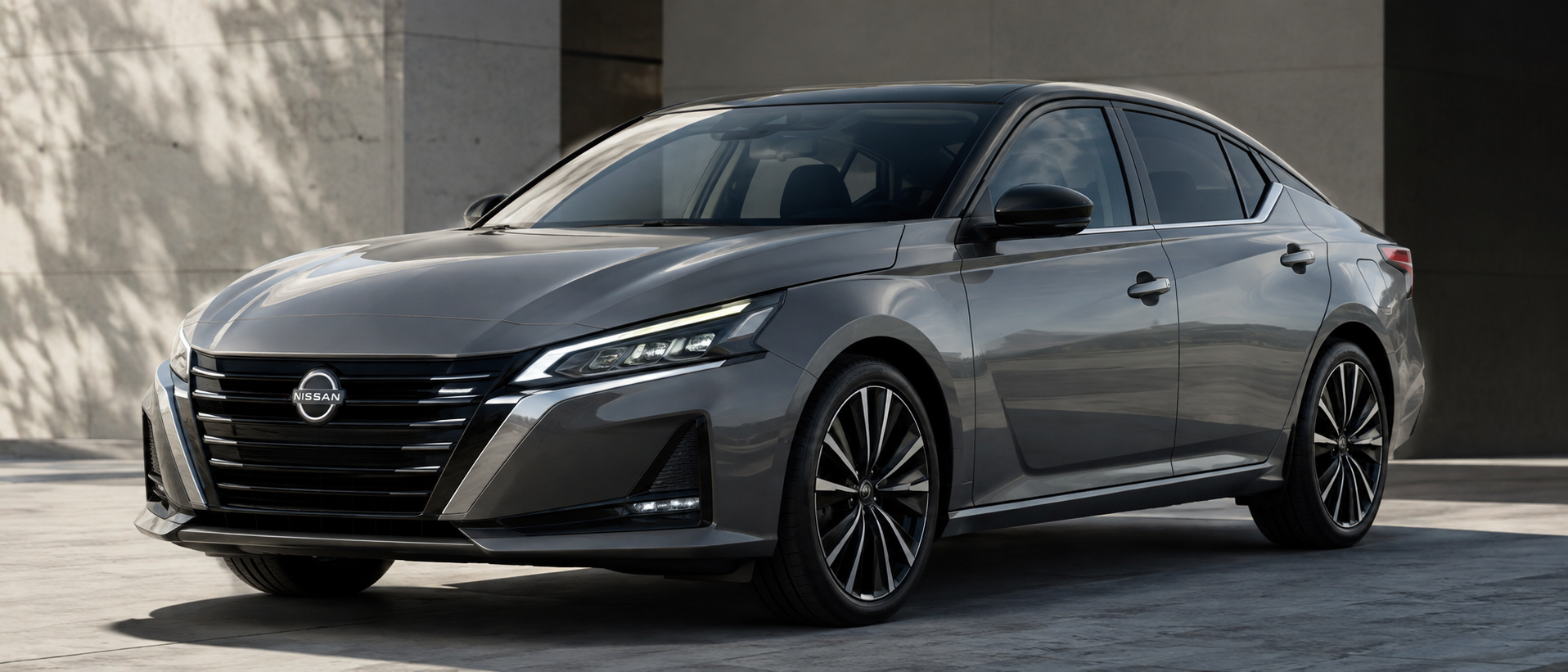 日産のエンブレムが輝くフロントグリルと洗練されたボディラインを持つ最新乗用車の静物構図